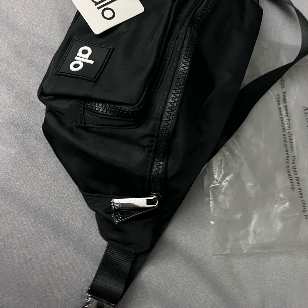 ALO Yoga Black Crossbody Bag - Picture 3 of 7